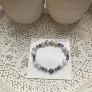 Howlite beaded bracelet with Mauve Swarovski
